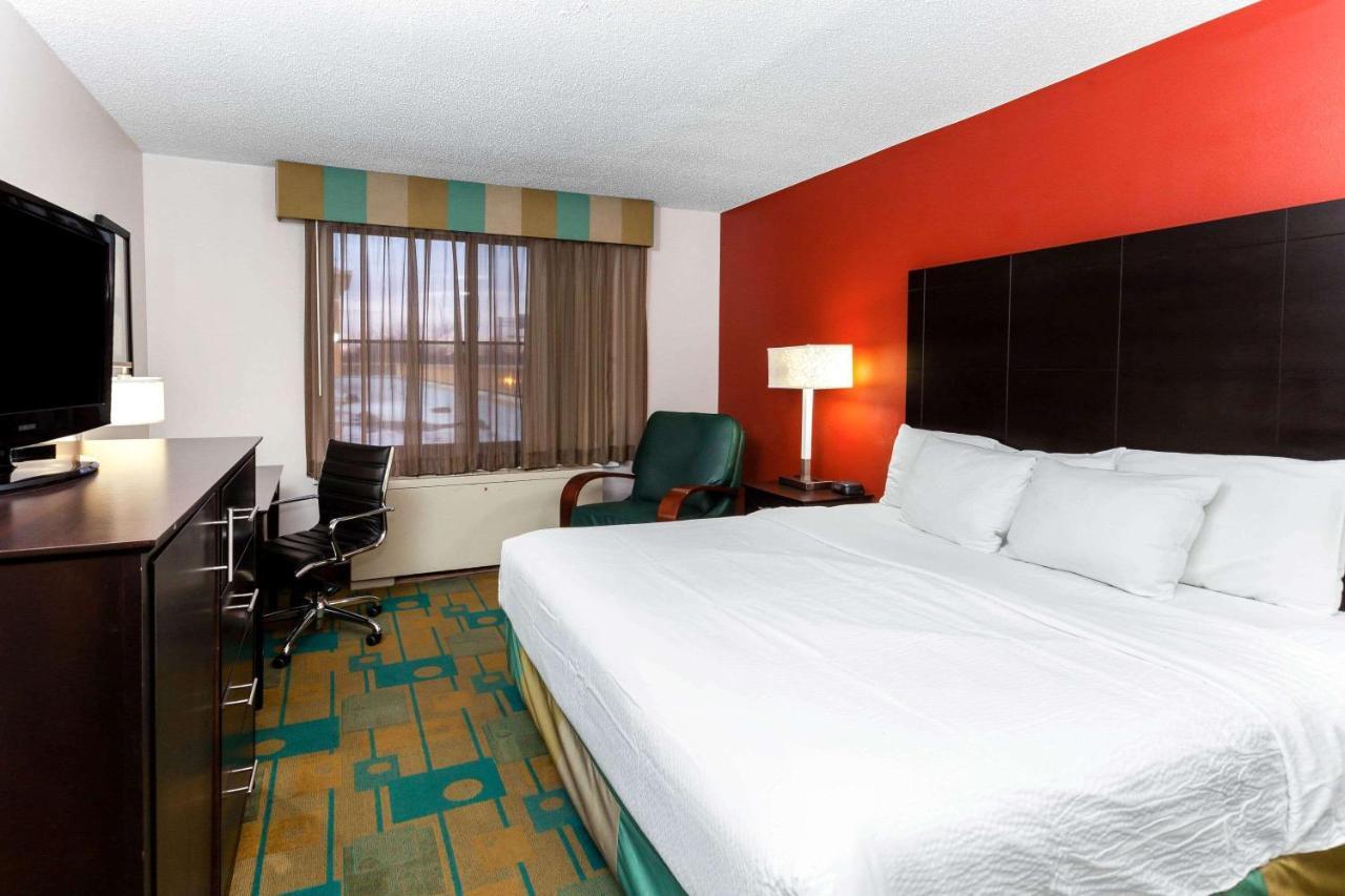 La Quinta By Wyndham Milwaukee Bayshore Area Glendale Экстерьер фото